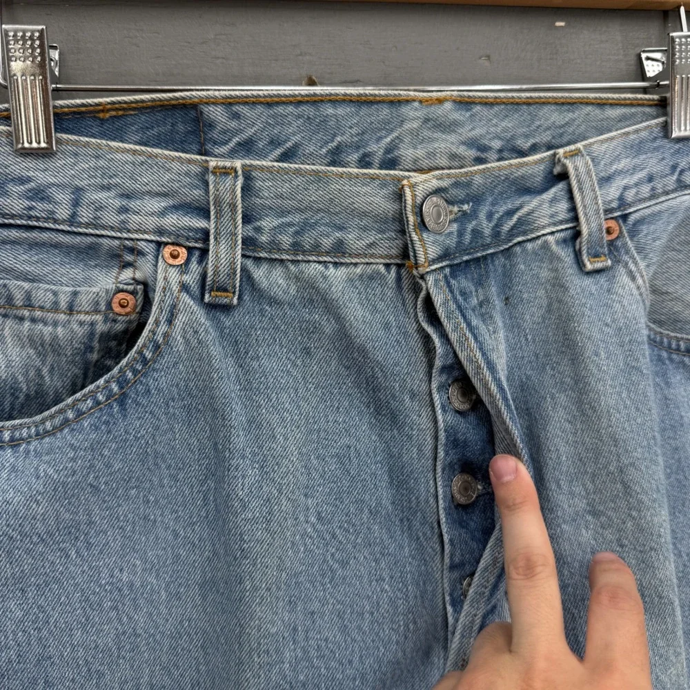 Vintage Levi's 501 XX Jeans Light Wash Vintage Made in USA Faded 34 x 32